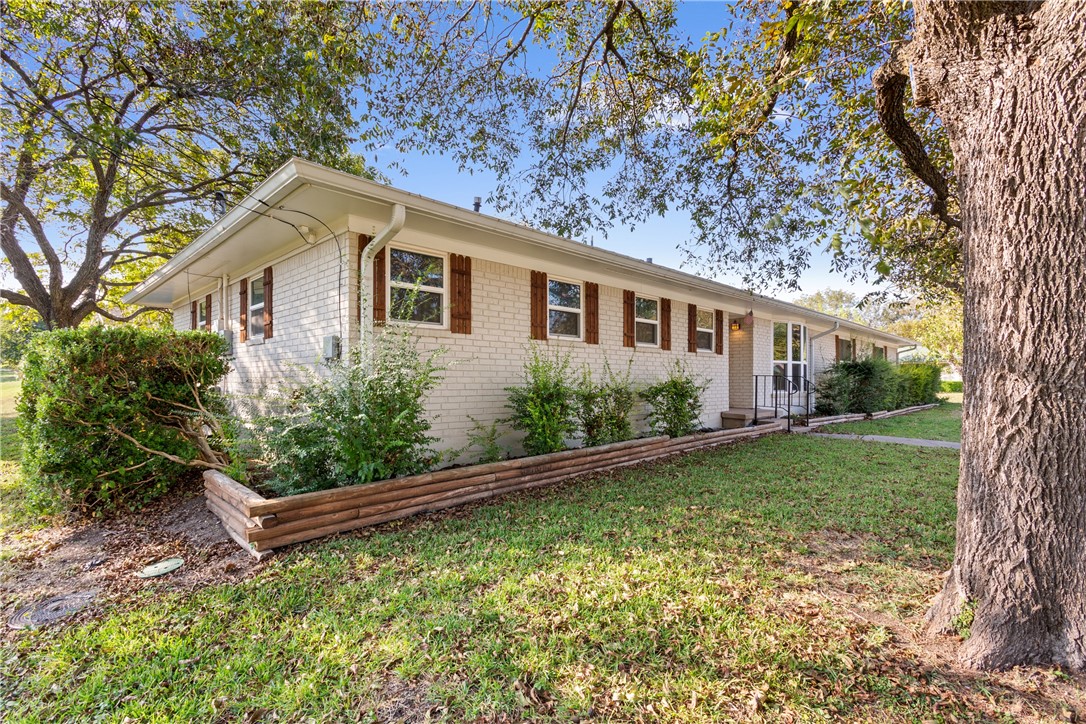 1214 W 19th Street, Clifton, Texas image 3