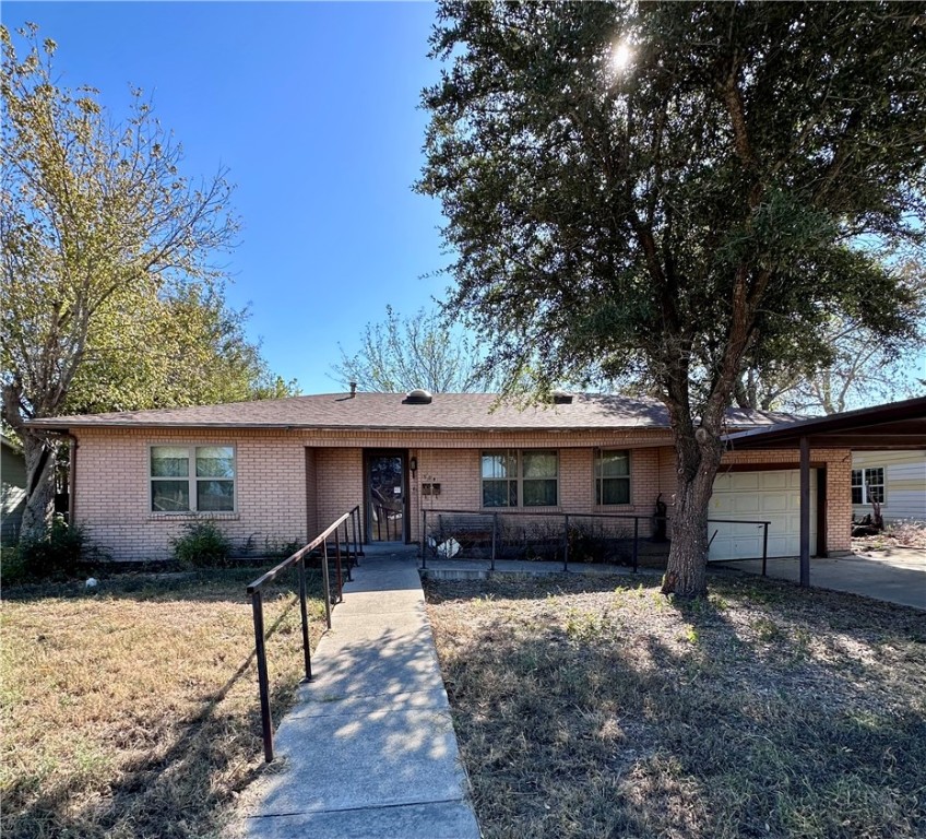 504 E Pine Street, West, Texas image 1