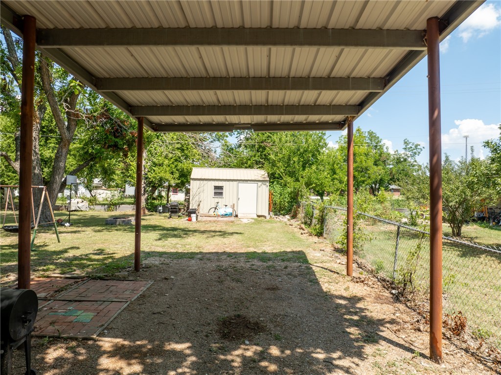 706 E Gassaway St, Lott, Texas image 20