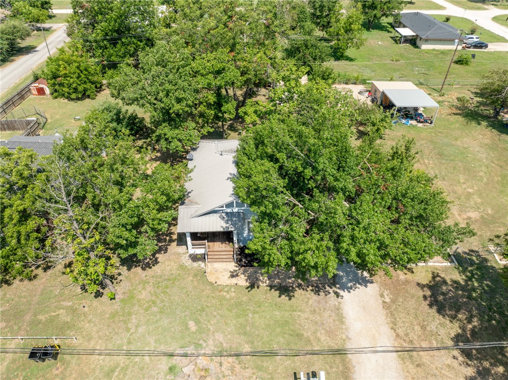 706 E Gassaway St, Lott, Texas image 24