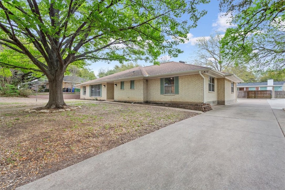 1705 Live Oak Valley Circle, Waco, Texas image 4