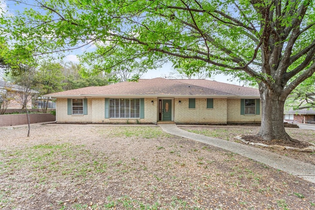 1705 Live Oak Valley Circle, Waco, Texas image 1