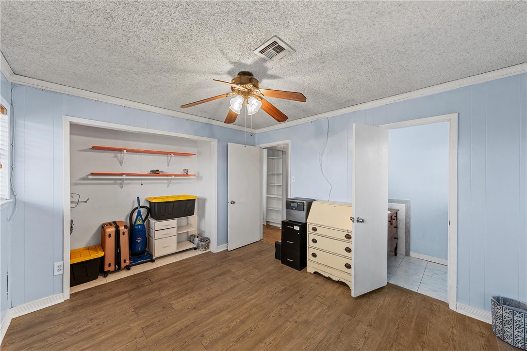 1153 One Mile Lane, Riesel, Texas image 16