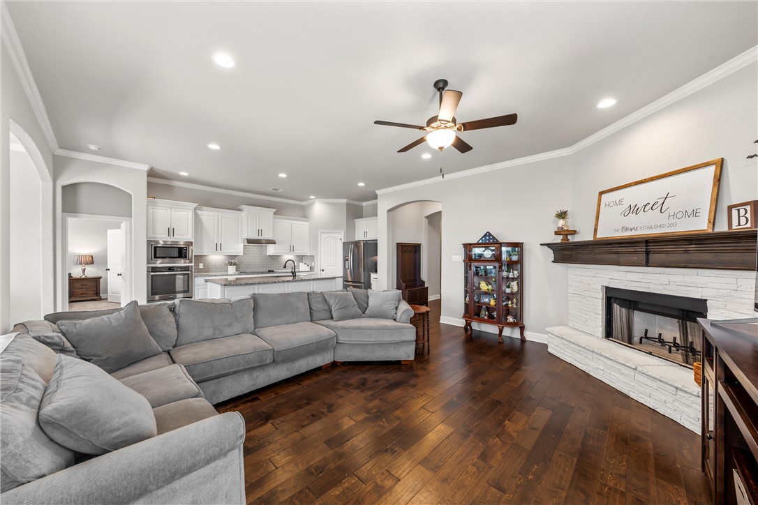 260 Oak Meadow Trail, McGregor, Texas image 3