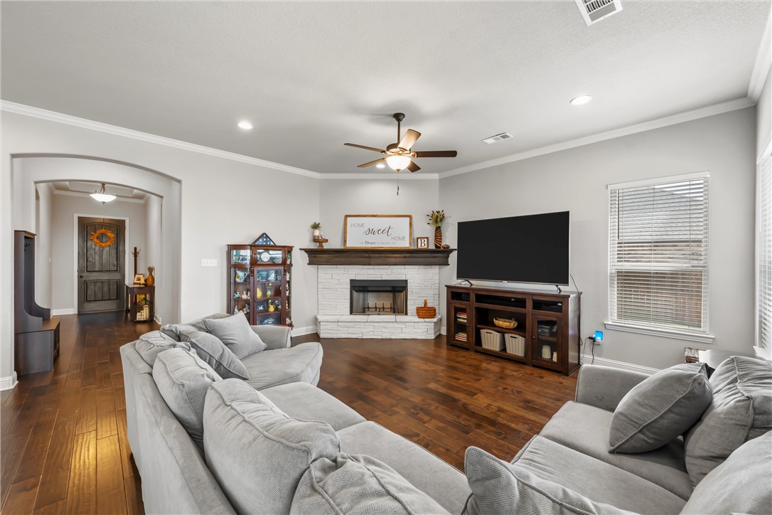 260 Oak Meadow Trail, McGregor, Texas image 4