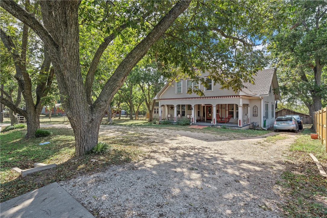 702 S Harrison Street, West, Texas image 2