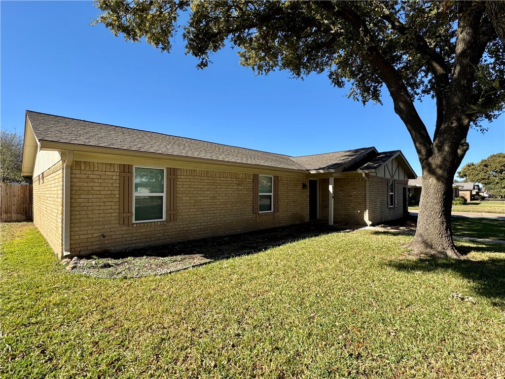 209 Travis Lane, Hewitt, Texas image 3