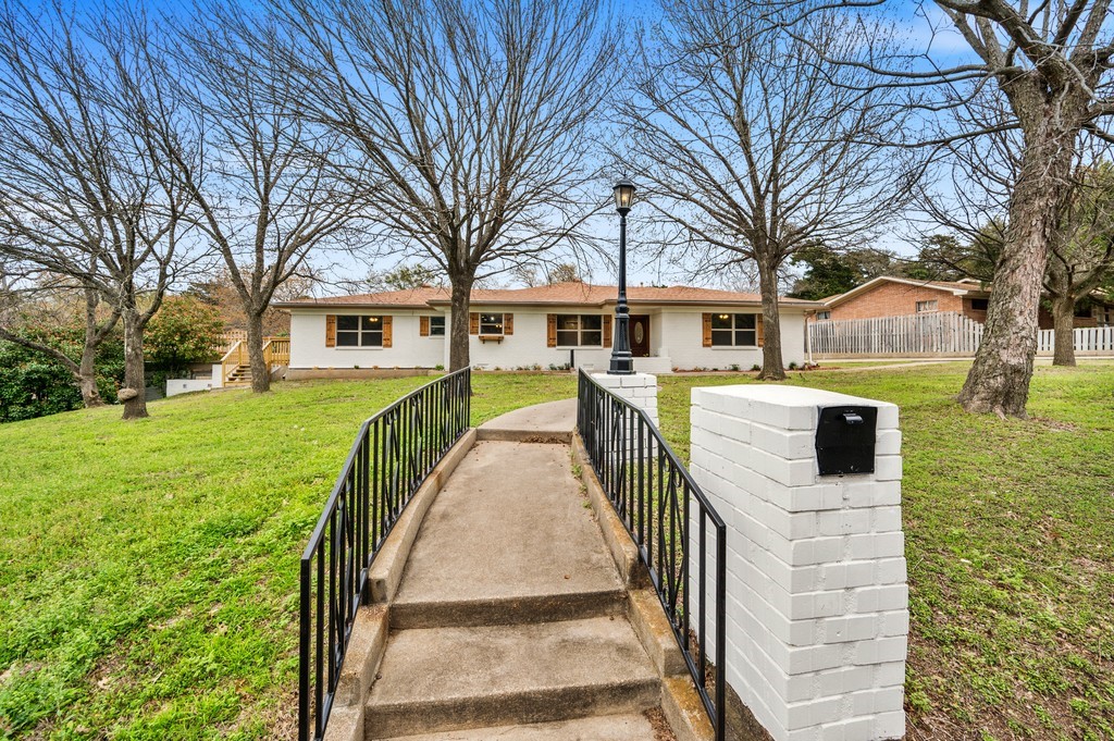 433 Sharron Drive, Woodway, Texas image 3