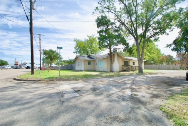 816 E Milam Street, Mexia, Texas image 1