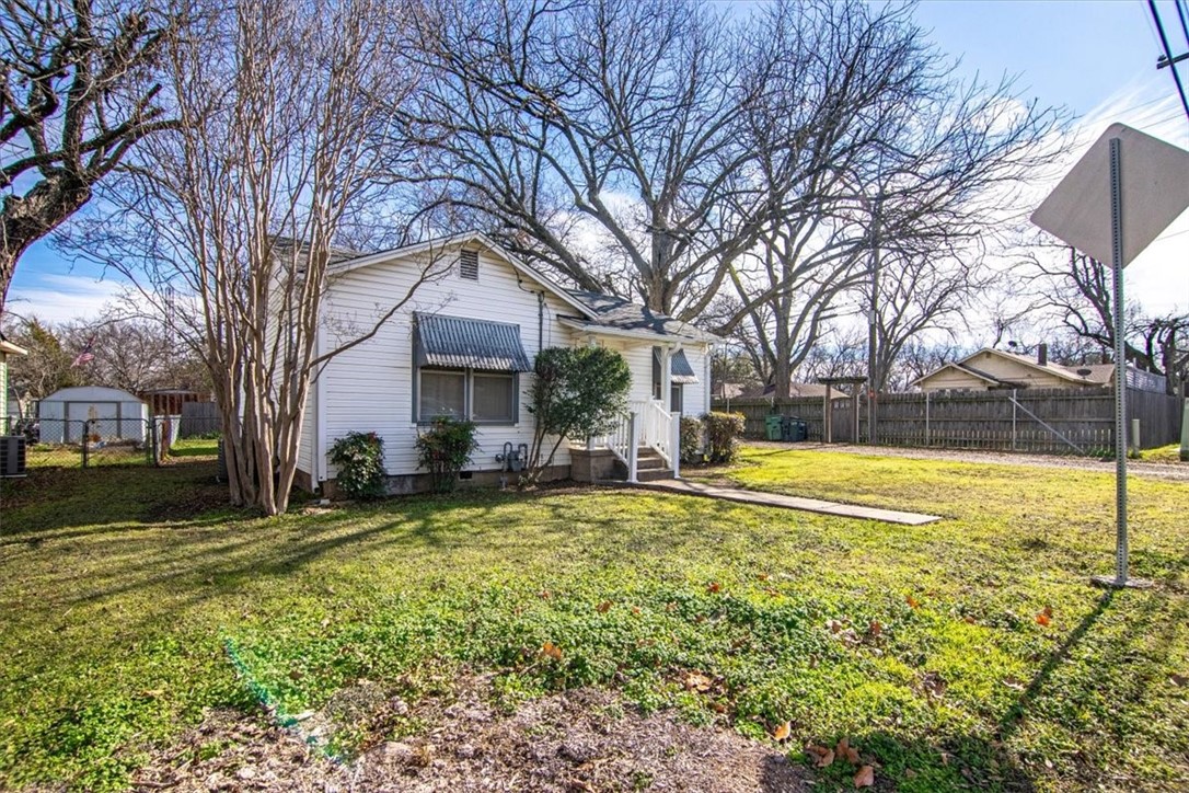 606 N Davis Street, West, Texas image 3