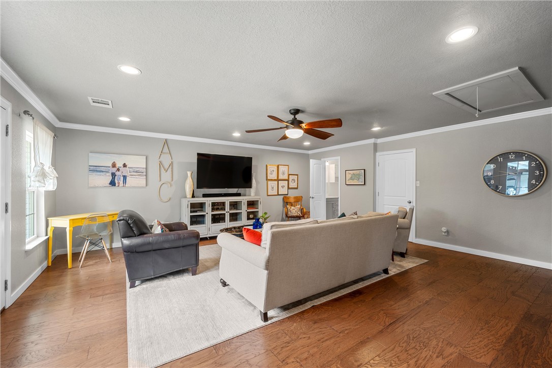 10019 Shadowcrest Street, Woodway, Texas image 14