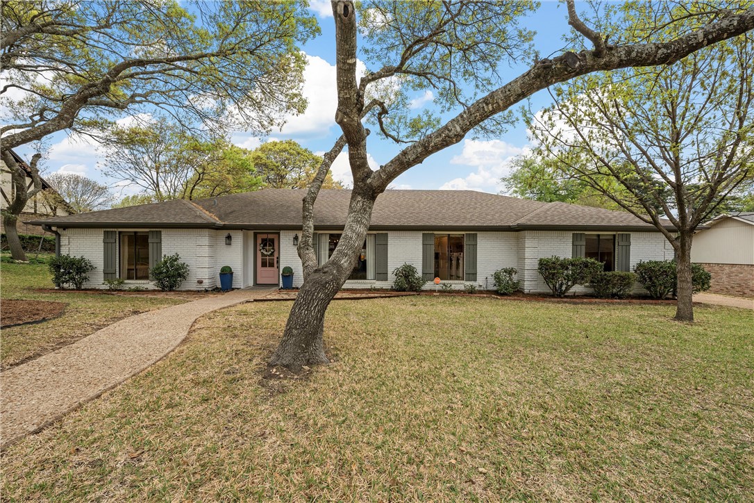 10019 Shadowcrest Street, Woodway, Texas image 34