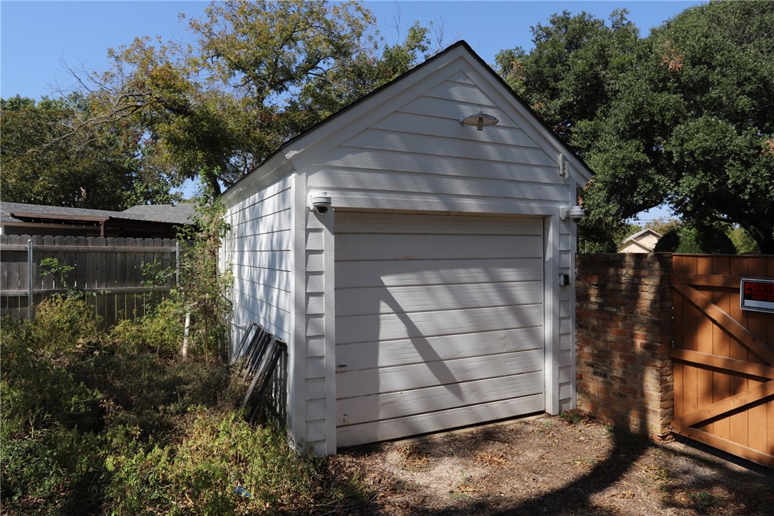 1000 W 6th Street, McGregor, Texas image 35