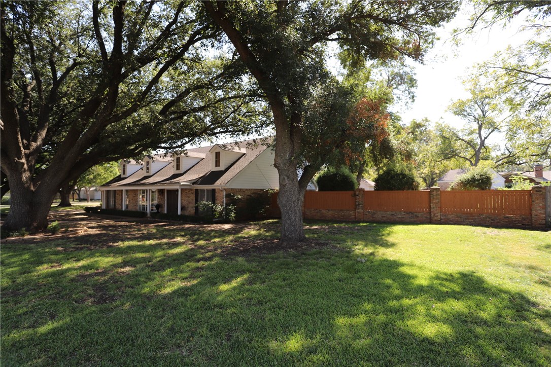 1000 W 6th Street, McGregor, Texas image 3