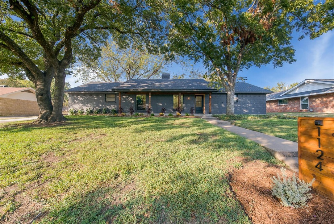 1124 Woodland West Drive, Woodway, Texas image 2