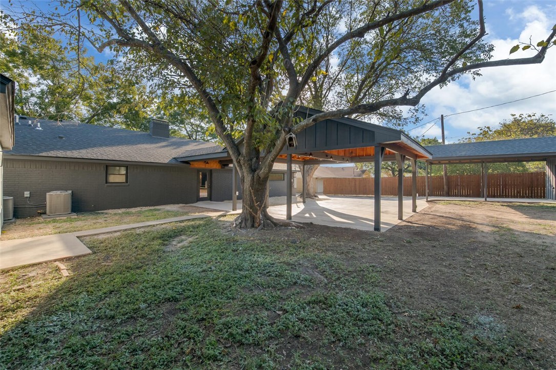 1124 Woodland West Drive, Woodway, Texas image 38