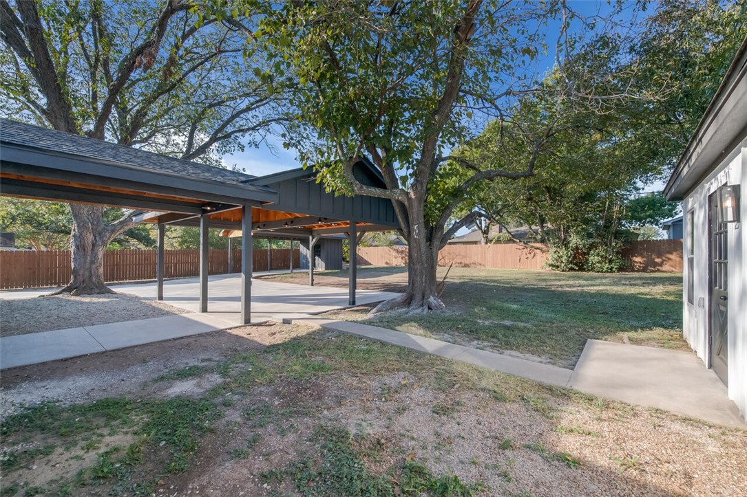 1124 Woodland West Drive, Woodway, Texas image 39