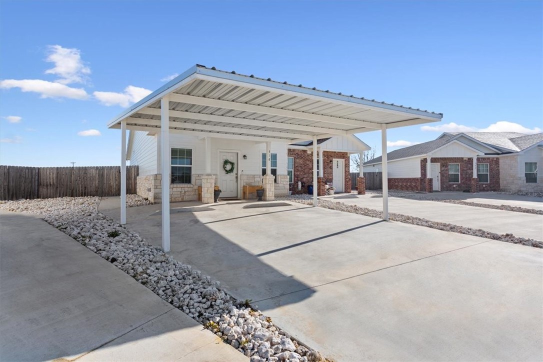 518 Alamo Court, McGregor, Texas image 3