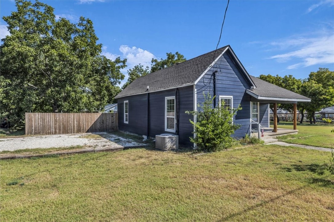 1215 W 5th Street, Clifton, Texas image 2