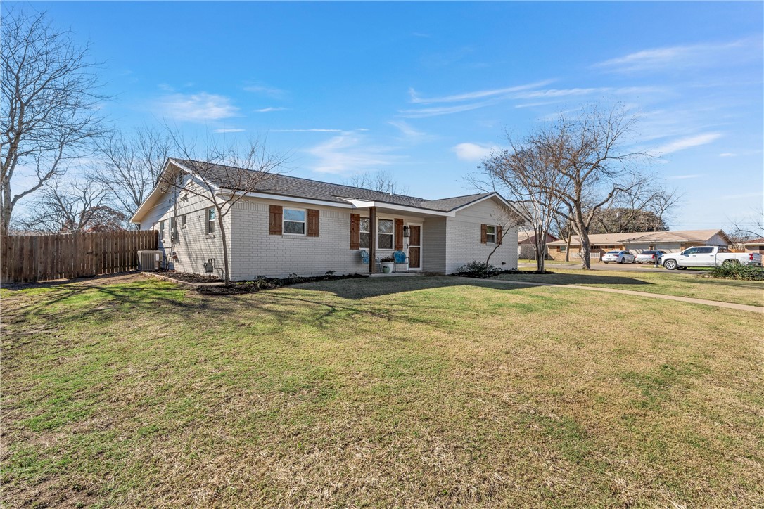 101 Redbud Circle, Hewitt, Texas image 3