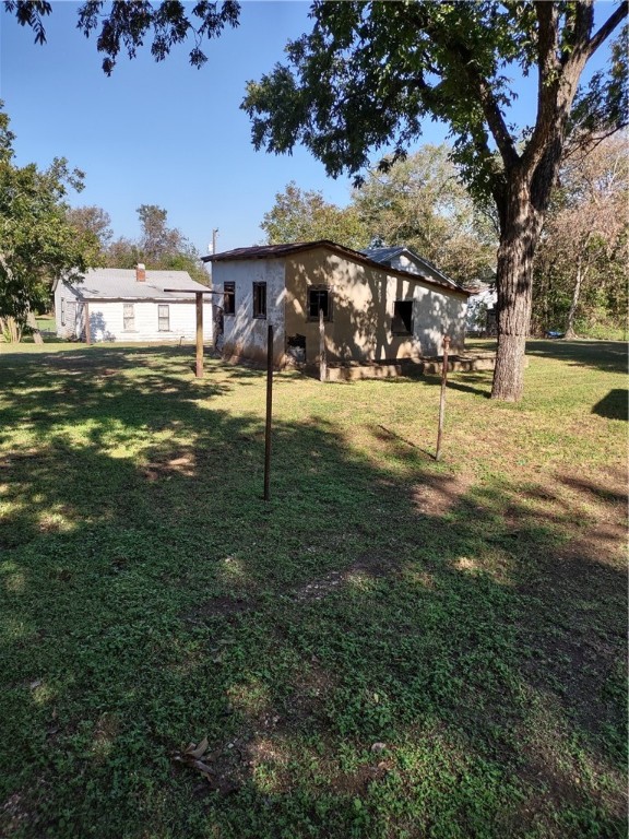 608 N Harrison Street, West, Texas image 8