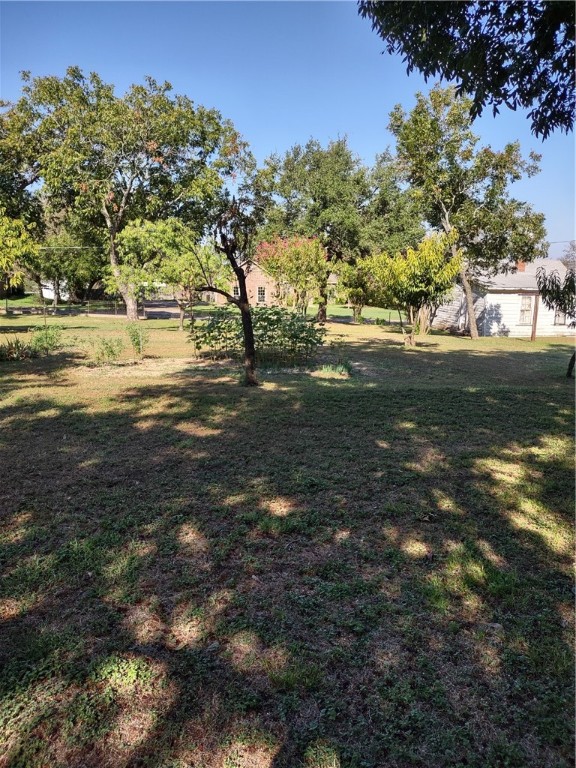 608 N Harrison Street, West, Texas image 4