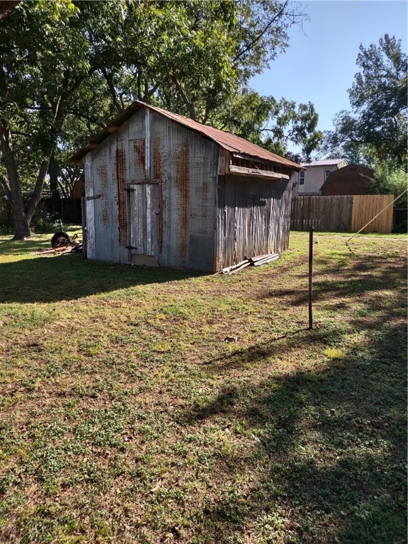 608 N Harrison Street, West, Texas image 6