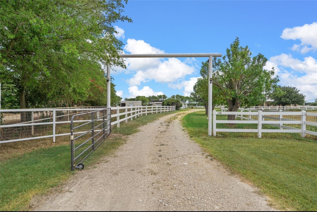 580 Winter Hawk, McGregor, Texas image 4