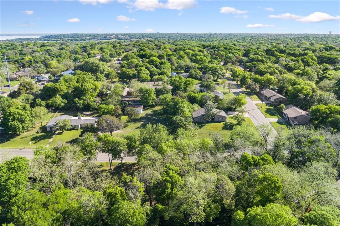 810 Estates Drive, Woodway, Texas image 9