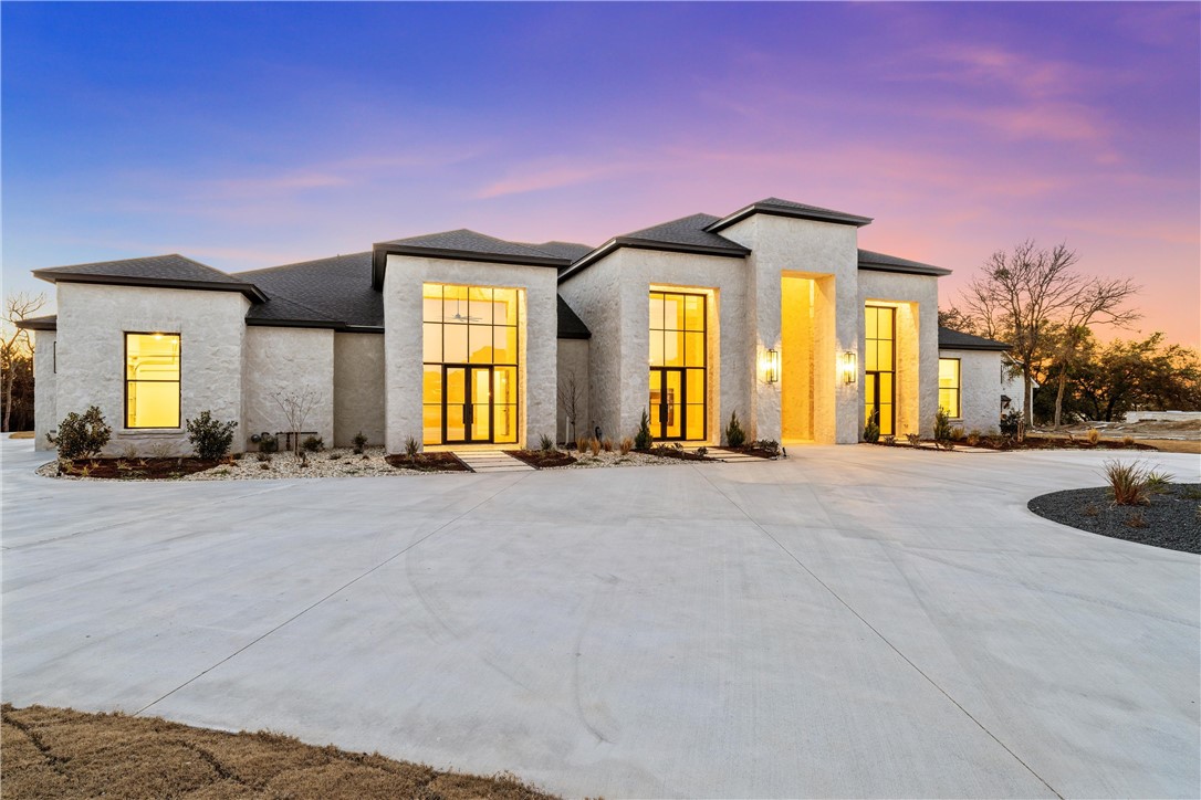 504 Stone Lake Circle, Woodway, Texas image 3