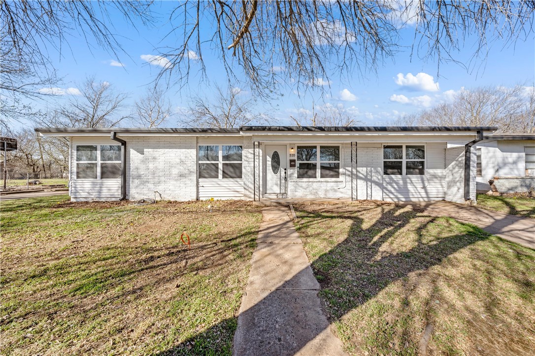 510 Willow Way, McGregor, Texas image 1