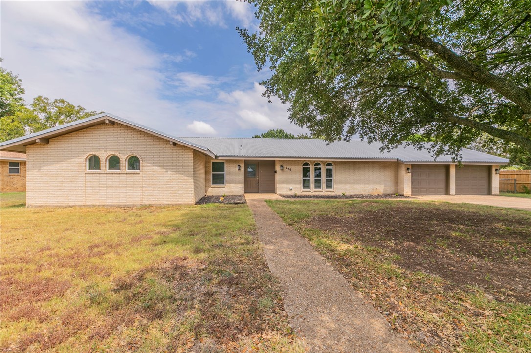 706 Fillmore Street, McGregor, Texas image 1