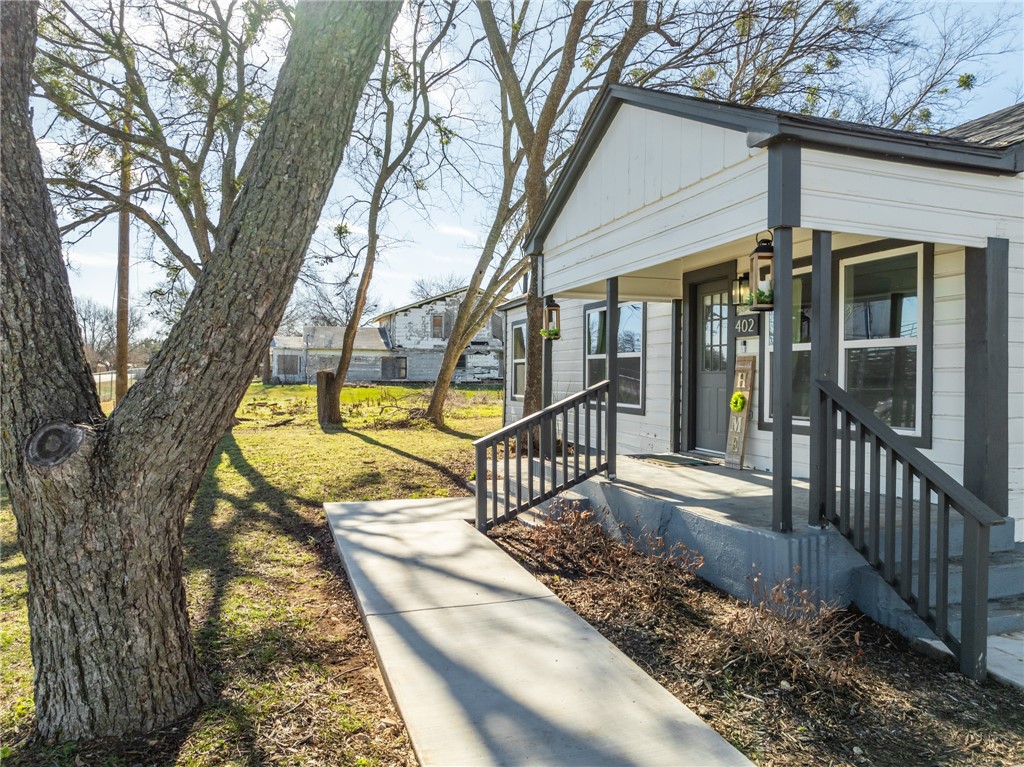 402 S San Jacinto Street, Whitney, Texas image 4