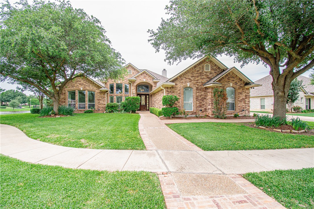 1117 Charing Cross Drive, Woodway, Texas image 2