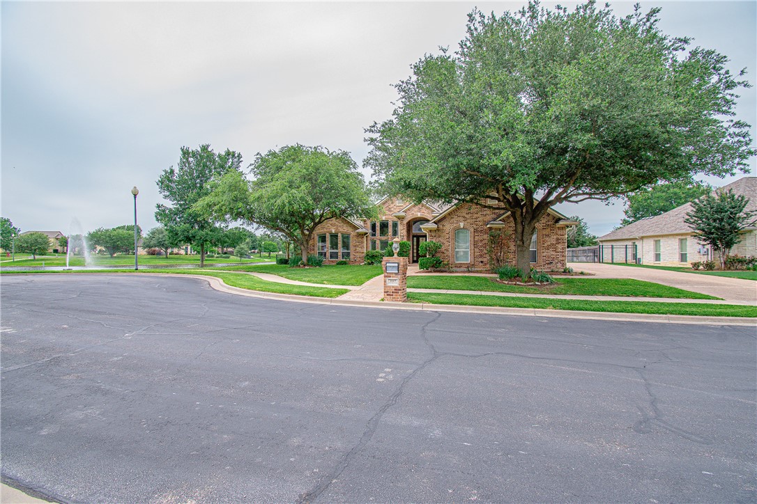 1117 Charing Cross Drive, Woodway, Texas image 1