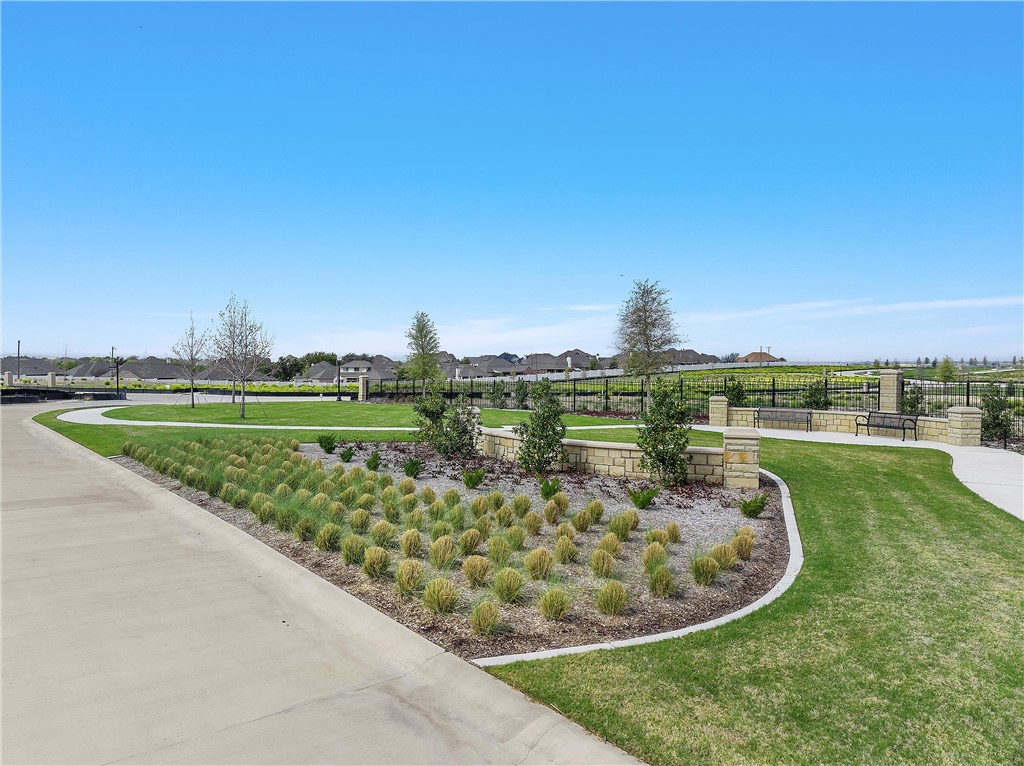 7 Pinehurst Drive, Woodway, Texas image 3