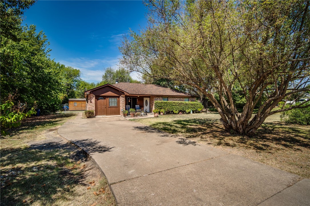 411 Bluebonnet Lane, Red Oak, Texas image 1