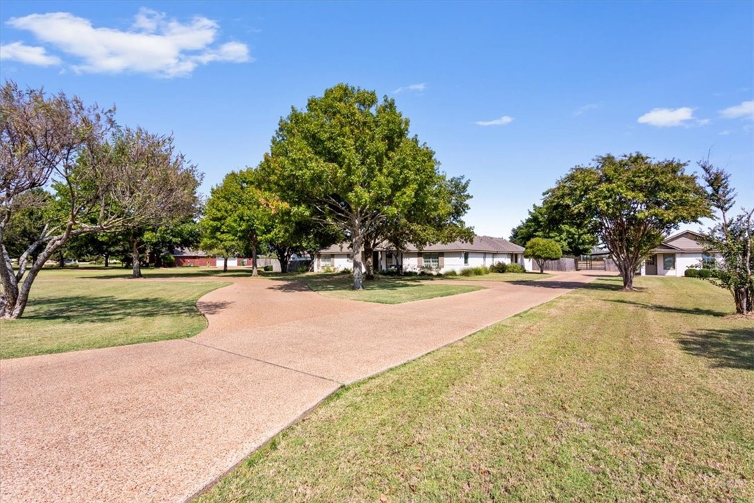 1351 Harris Creek Road, McGregor, Texas image 5