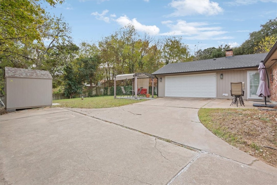 9518 Stony Point Drive, Woodway, Texas image 27