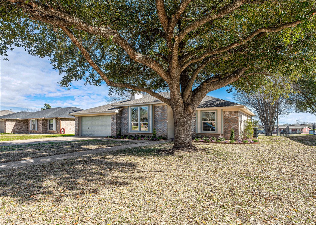 720 Seminole Trail, Hewitt, Texas image 2