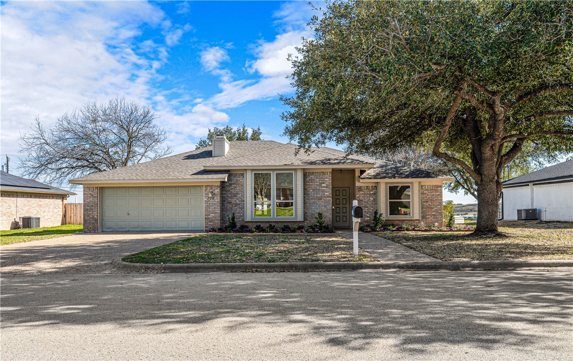 720 Seminole Trail, Hewitt, Texas image 1