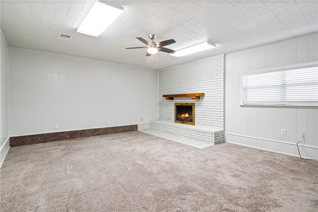 8817 Oakdale Drive, Woodway, Texas image 7