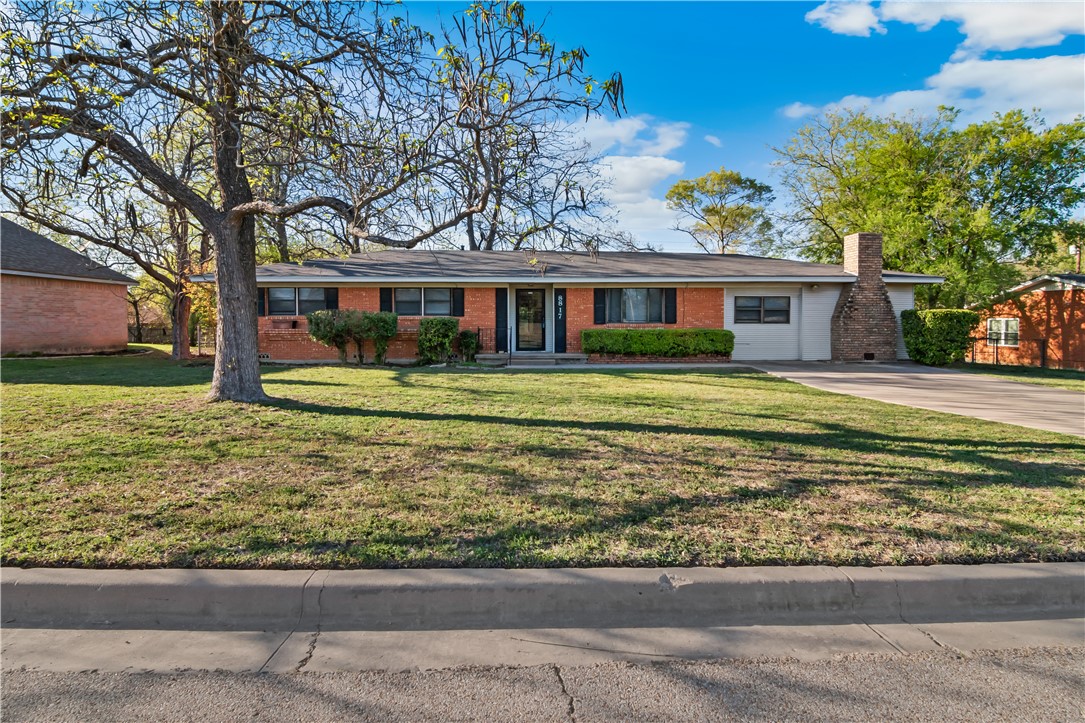 8817 Oakdale Drive, Woodway, Texas image 2