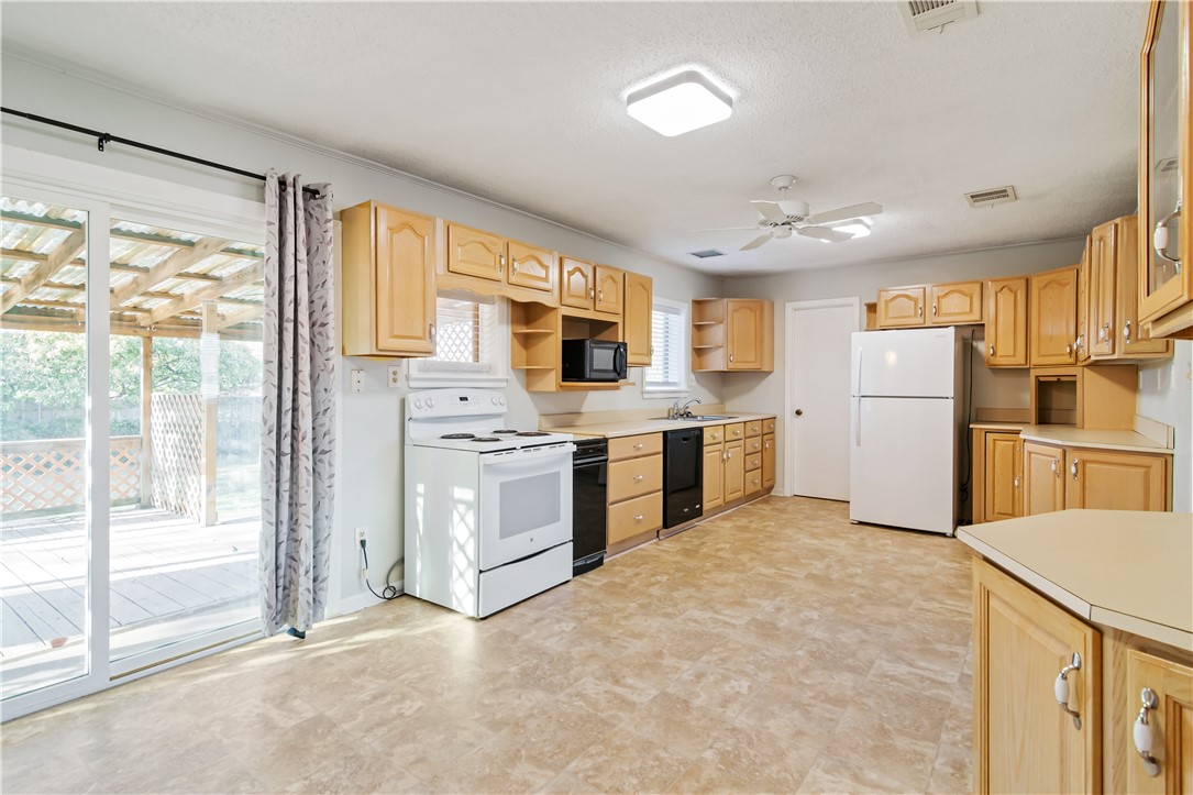 8817 Oakdale Drive, Woodway, Texas image 10