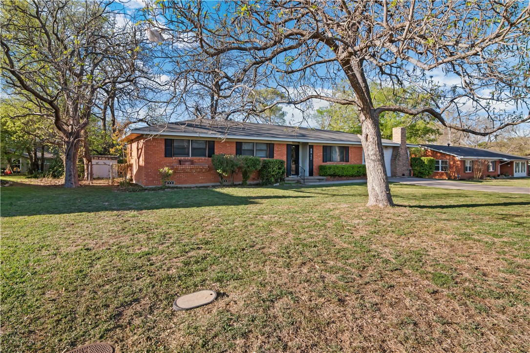 8817 Oakdale Drive, Woodway, Texas image 1