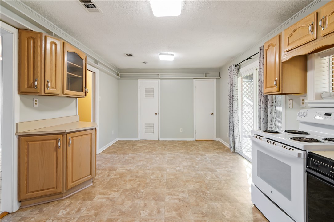 8817 Oakdale Drive, Woodway, Texas image 12