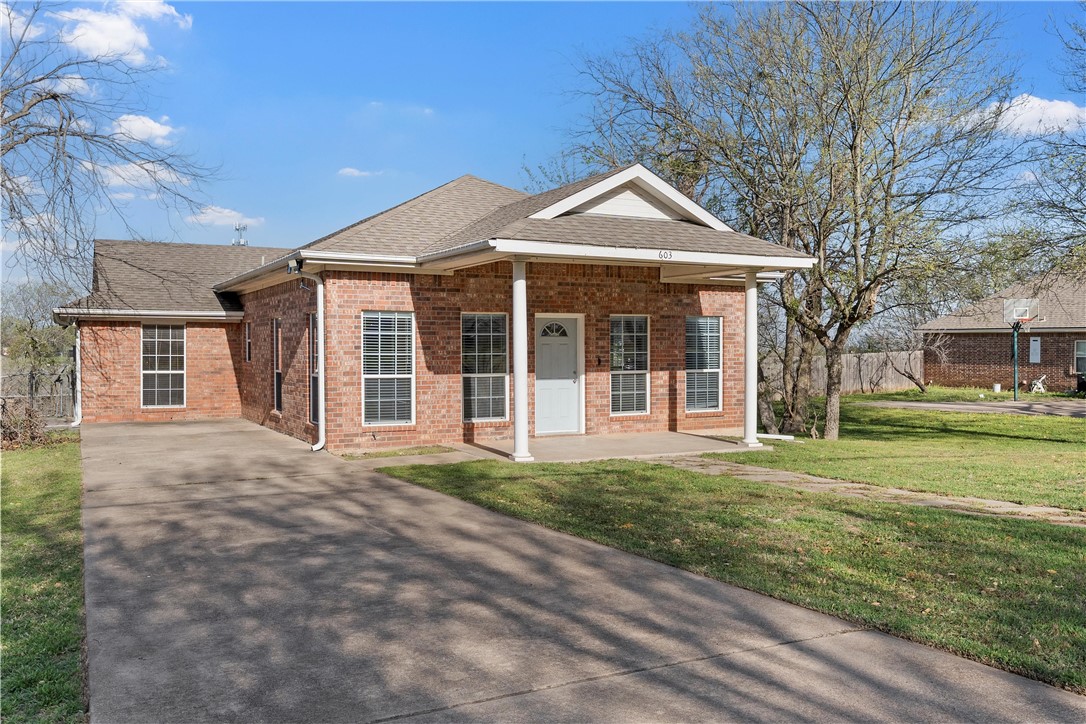 603 N Harrison Street, West, Texas image 3