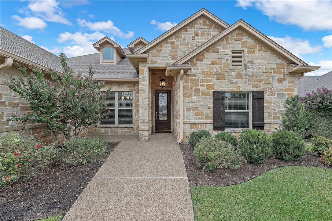 306 Desert Sky Drive, McGregor, Texas image 2