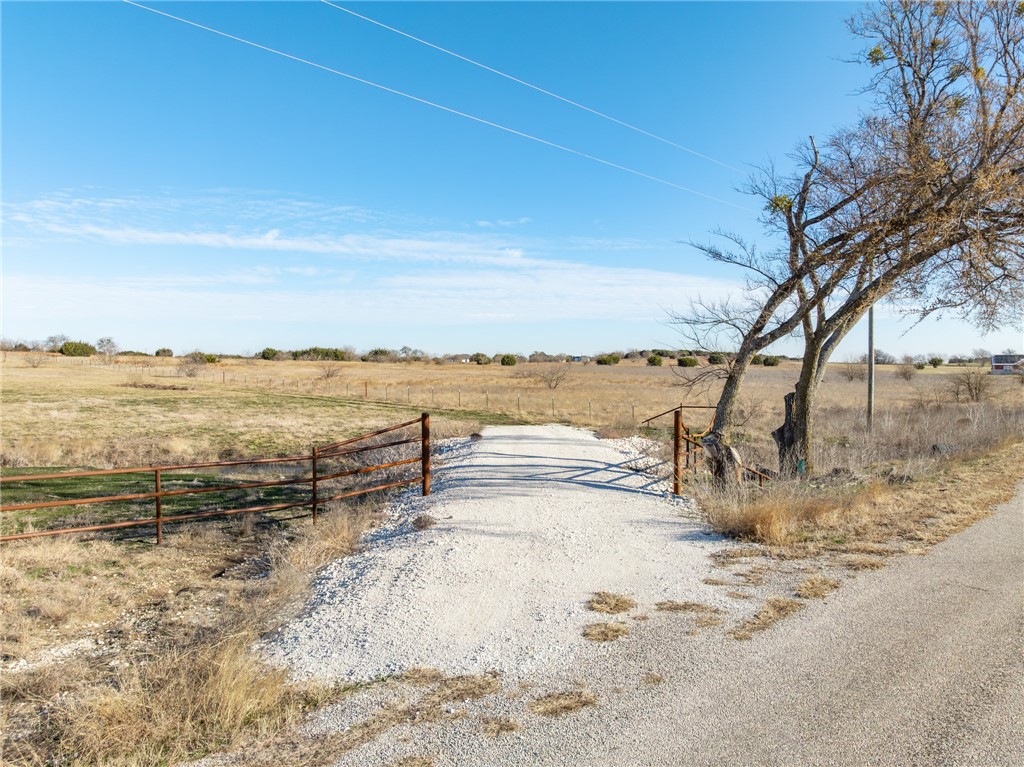 161 Hcr 1103, Blum, Texas image 9