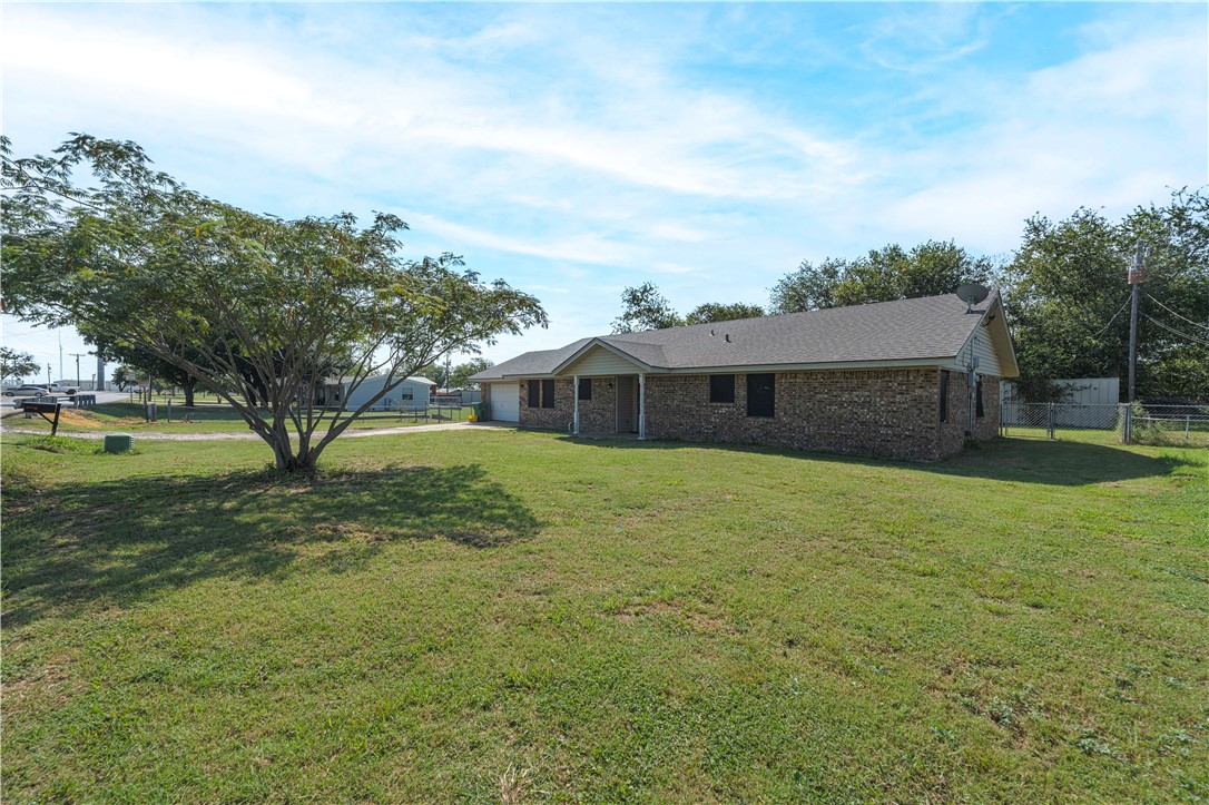 1006 Eagle Drive, Eddy, Texas image 2